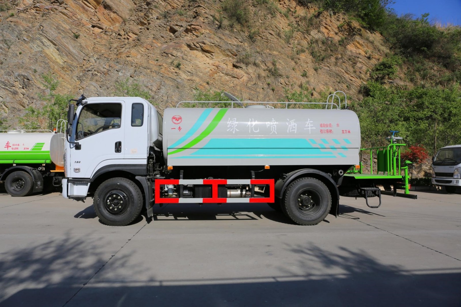 10-15 CBM brand new dongfeng water sprinkler water tank truck water tanker truck - Image 2