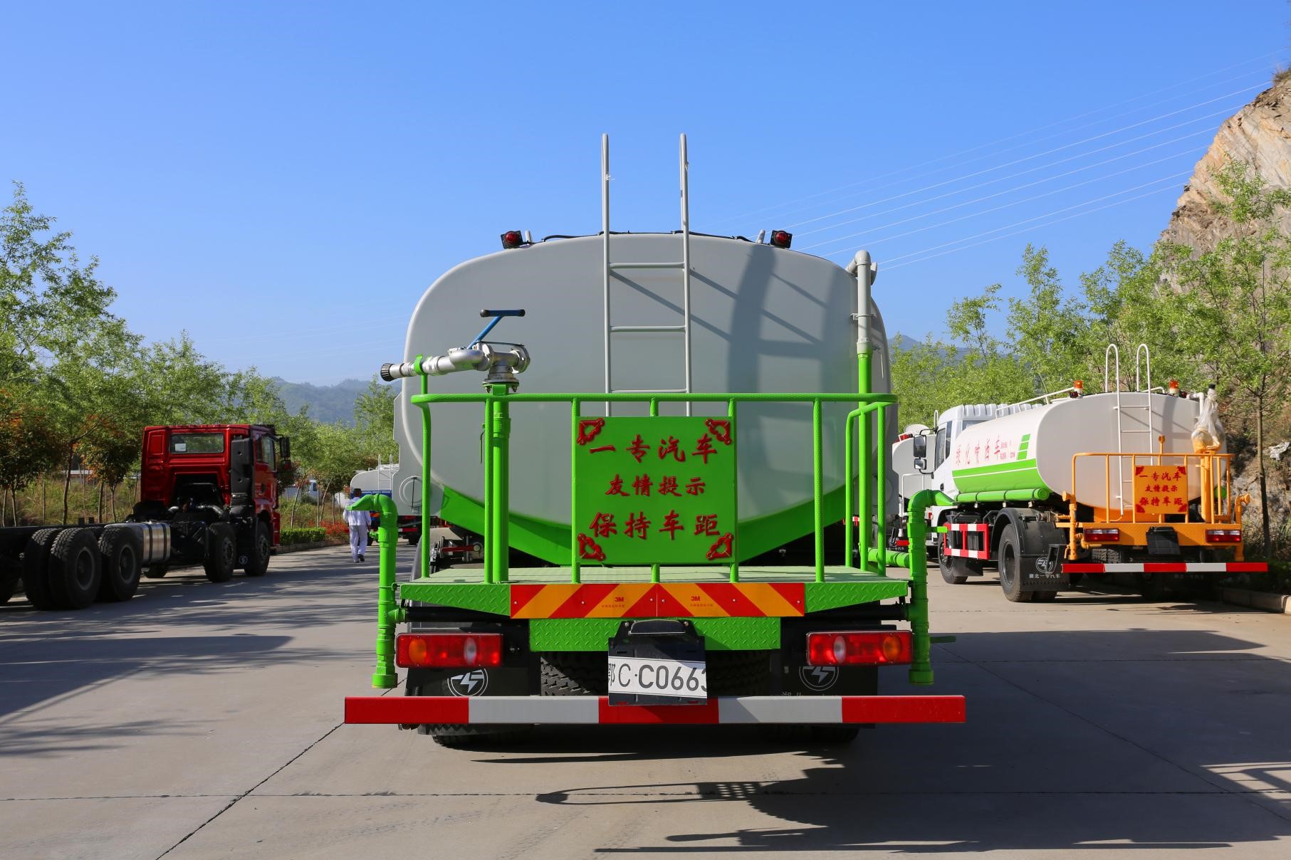 Side profile of water tanker