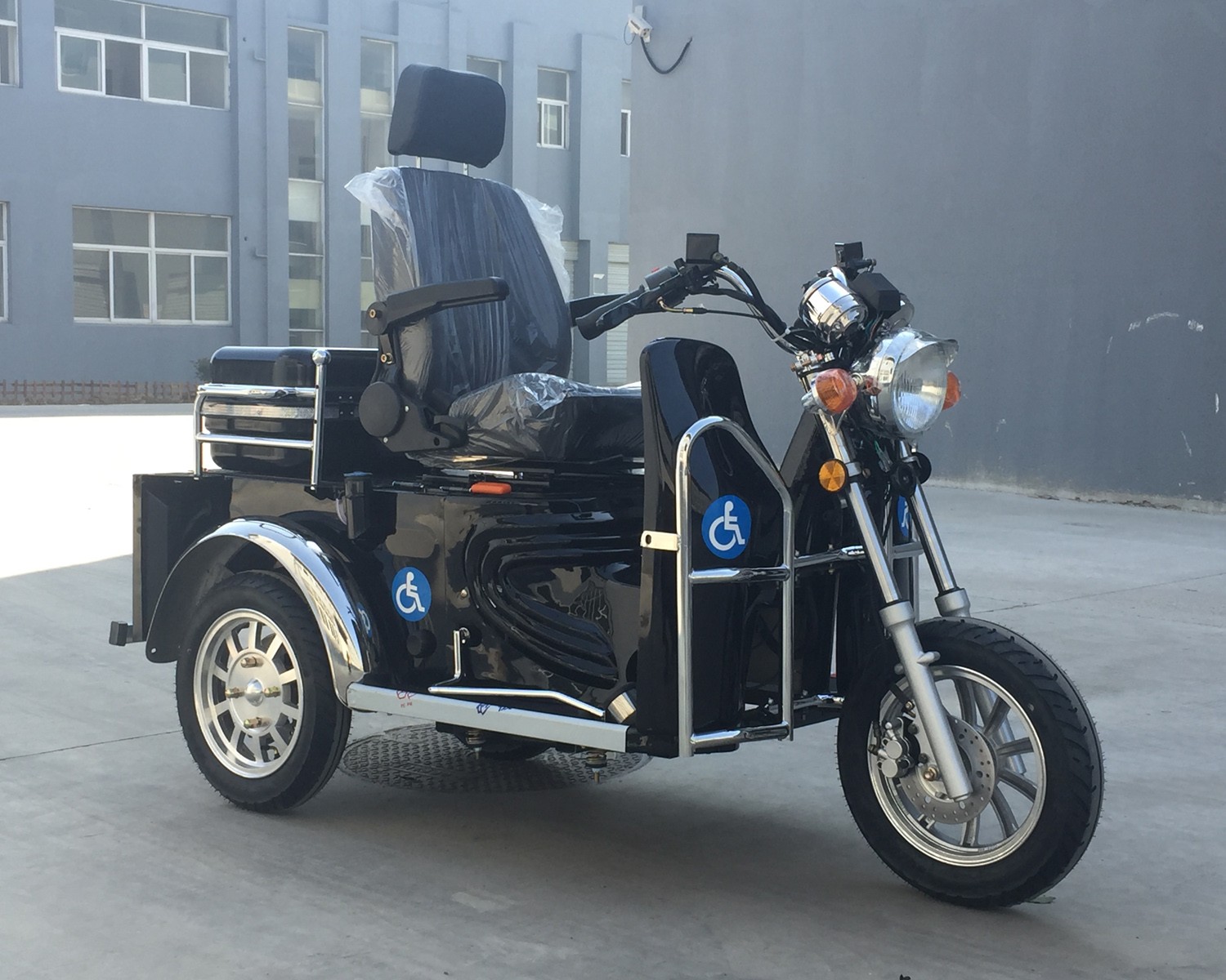 110CC Handicapped tricycle rear with small cargo box - Image 2