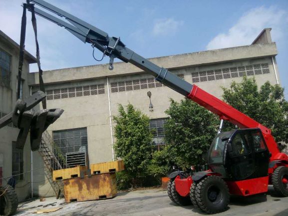 Heavy-duty chassis and boom structure of the crane loader