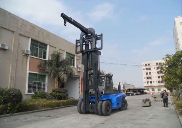 12-Ton Diesel Forklift Truck with Telescopic Boom Crane