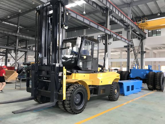 12 Ton Diesel Heavy Forklift Truck - Image 2