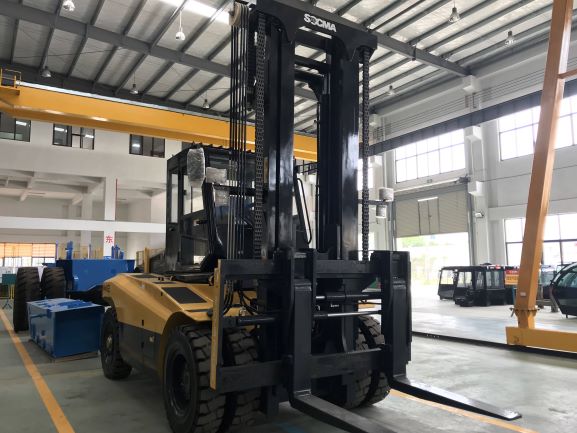 12-ton diesel forklift in operation