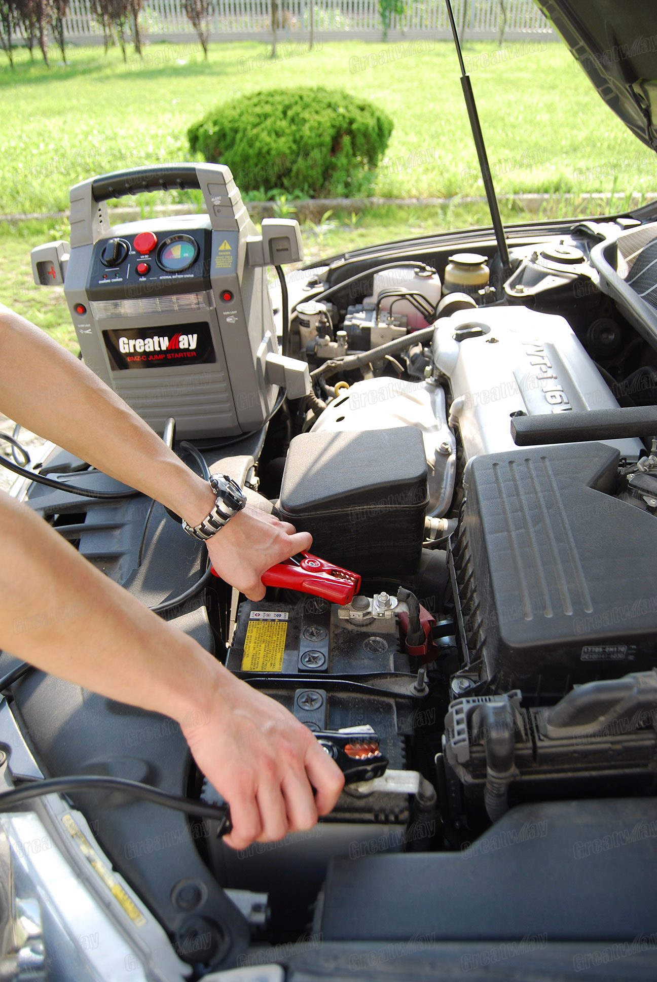 12/24V Heavy-Duty Jump Starter with Internal Battery Status Indicator