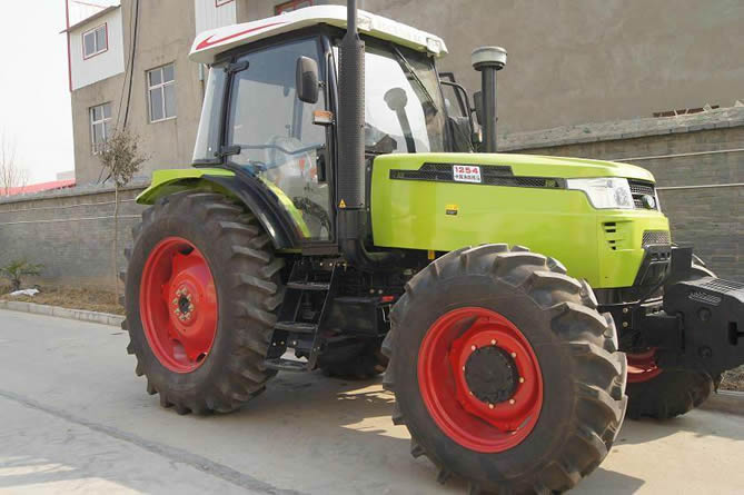 1254 Tractor with Hydraulic Output