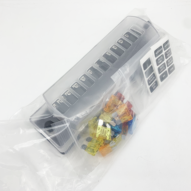 Compact blade fuse box with secure terminals