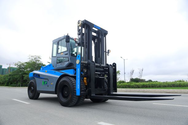 13.5 Ton Diesel Heavy Forklift Truck - Image 2