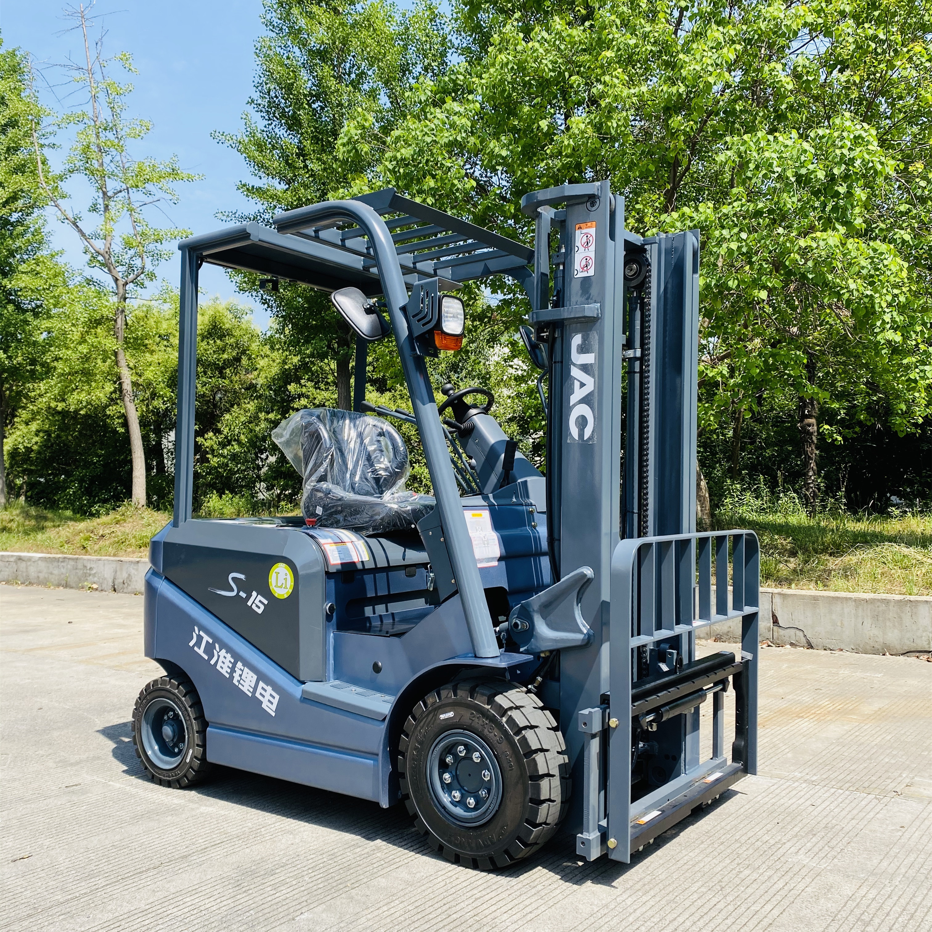 1.5-1.8T S Series Counterbalanced Lithium Battery Forklift - Image 2