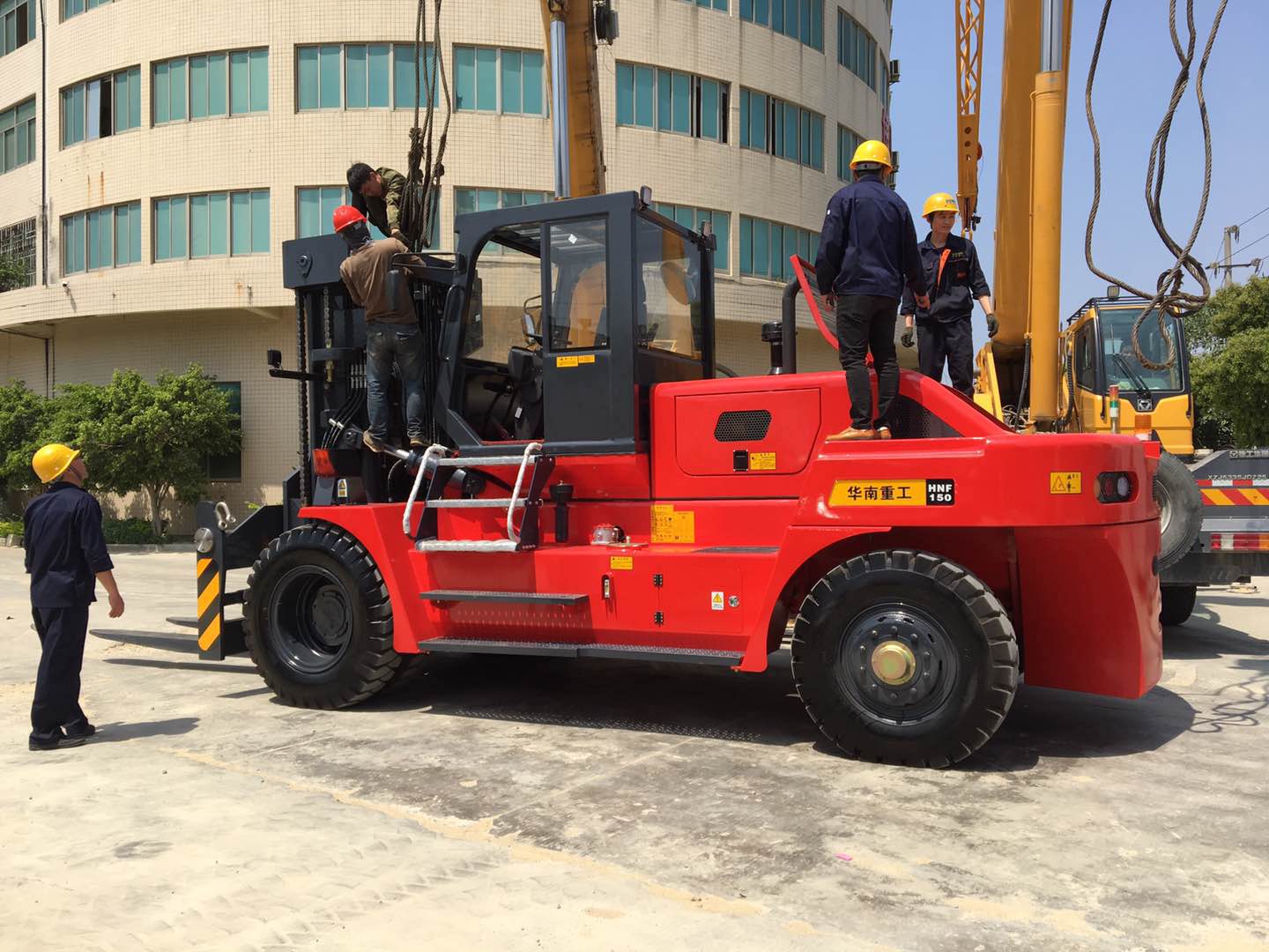15-Ton Diesel Forklift Truck with Telescopic Boom