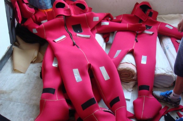 150N Neoprene Marine Immersion Suit with Buoyancy Pillow