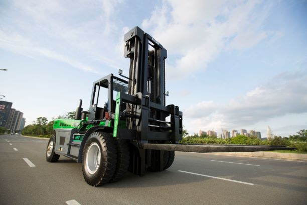 16 Ton Diesel Heavy Forklift Truck Color Green - Image 3