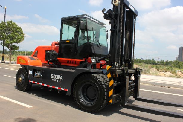 16 Ton LNG Heavy Forklift Truck - Image 3