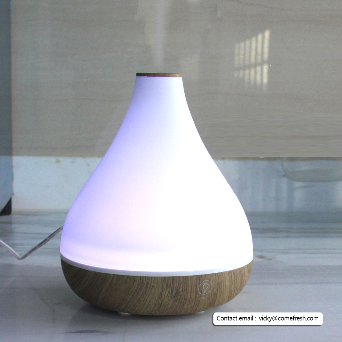 Humidifier with wood grain base