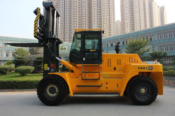 20-ton diesel forklift front view