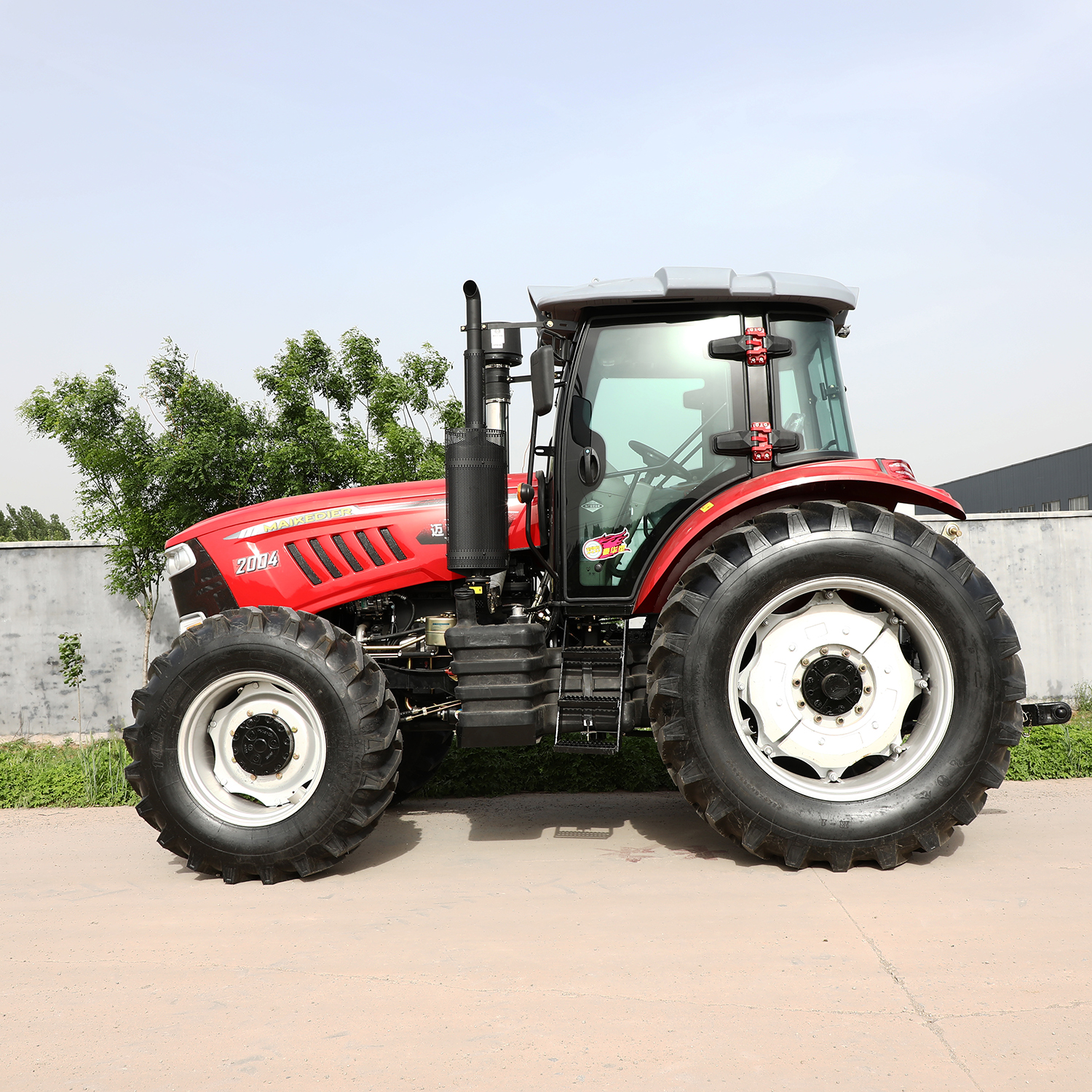 2004 tractor - Image 3