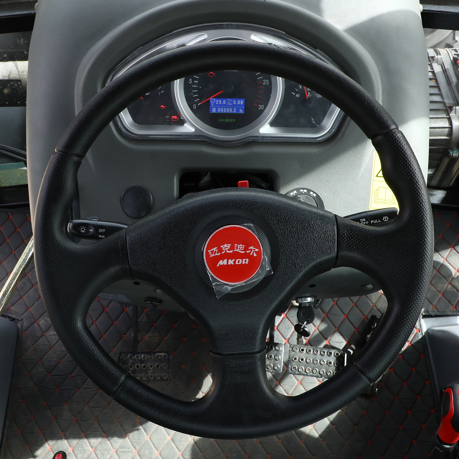 2004 tractor - Image 2