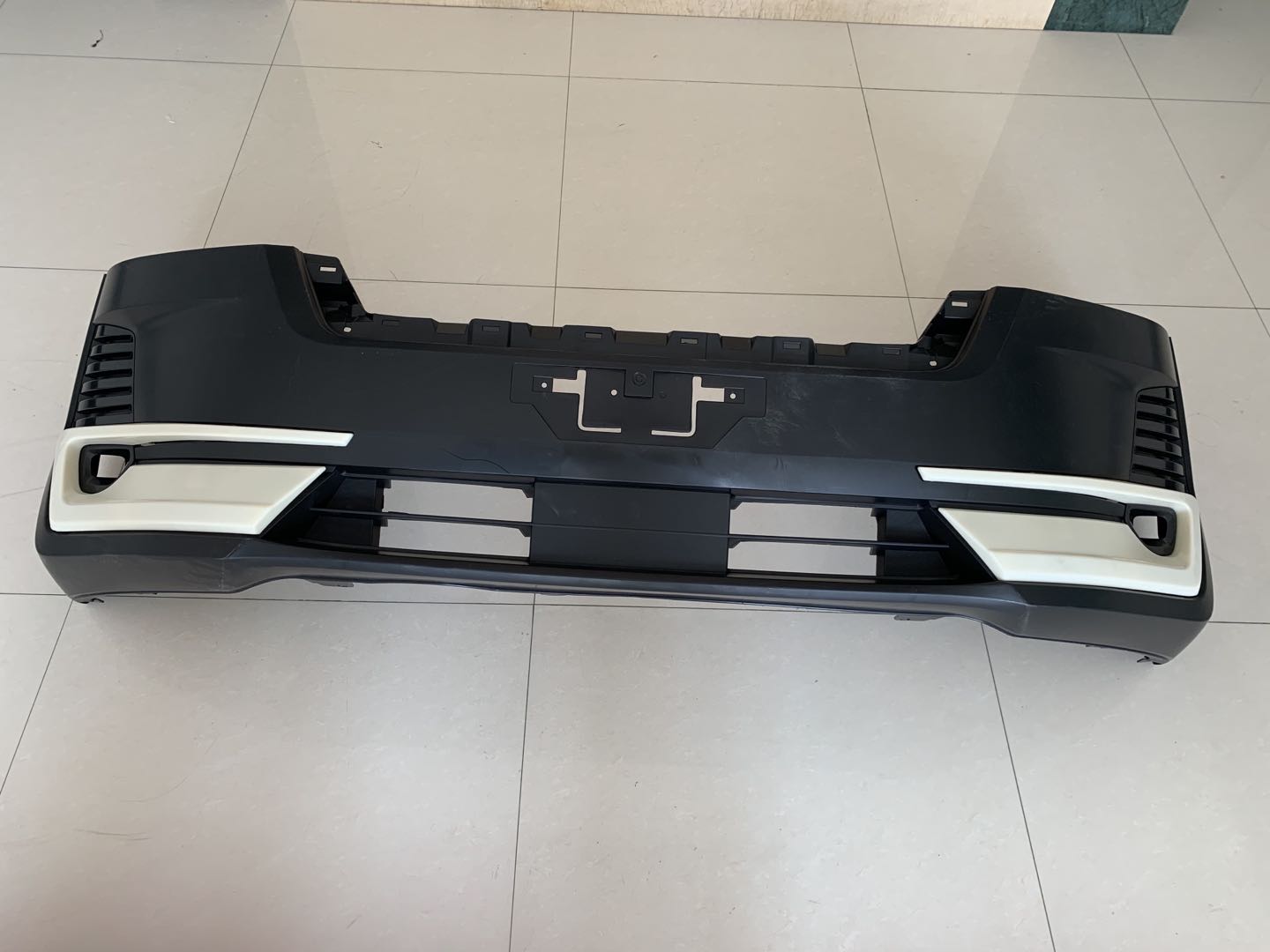 2020 NISSAN PATROL FRONT BUMPER COMPLETE - Image 2