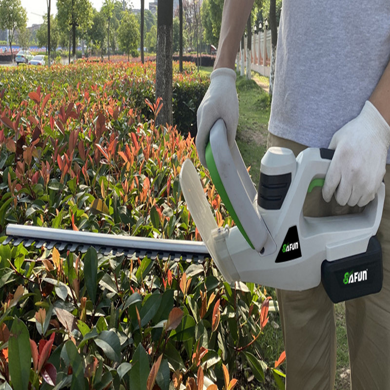 Cordless 20V Hedge Trimmer