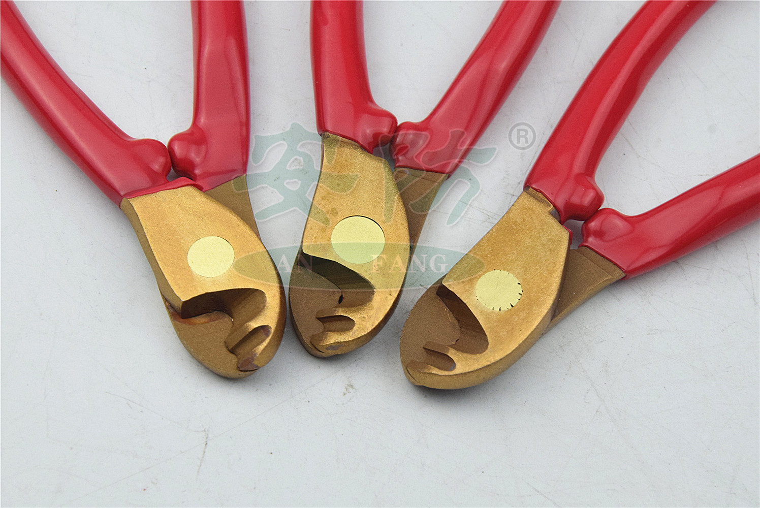 2138a non sparking wire stripping pliers , safety handle pliers , 170mm, copper - Image 2
