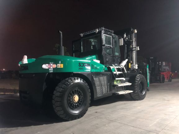 Front perspective of the heavy forklift