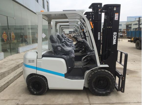 2.5 Ton Diesel Small Forklift - Image 2
