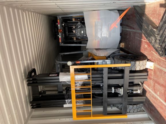 Compact Forklift Mast and Chassis