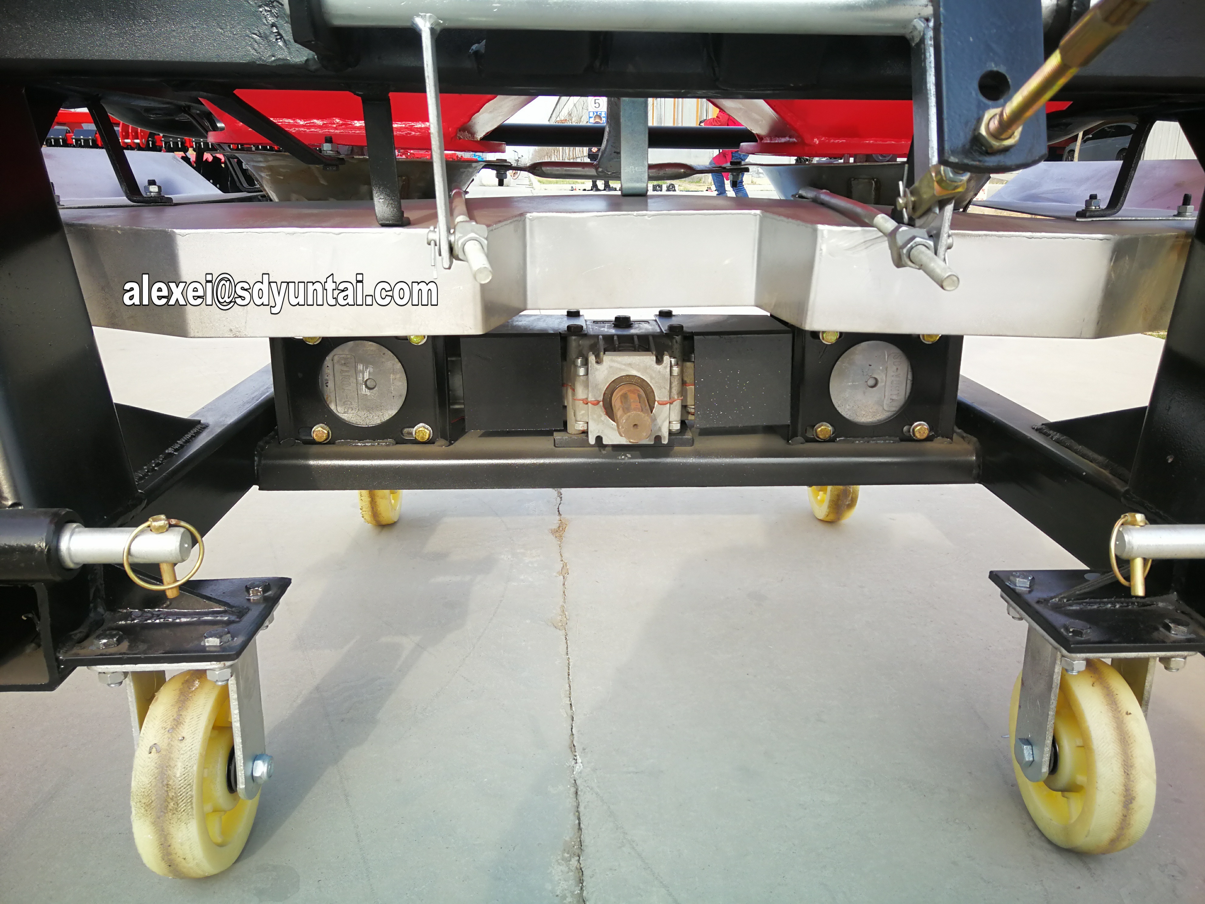Detailed view of the dual spreading discs and gearbox mechanism