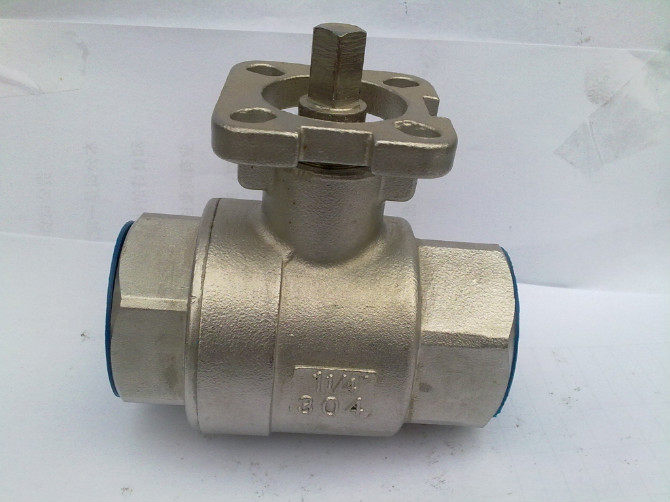 Female Threaded Stainless Steel Ball Valve with Mounting Pad