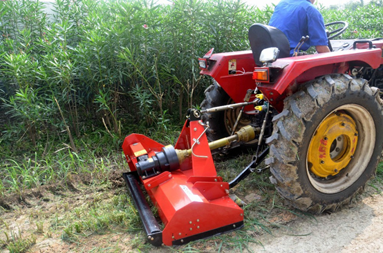 Heavy-duty flail mower with 3-point linkage and PTO drive