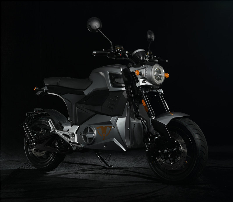 Side view of the 4000W electric motorcycle