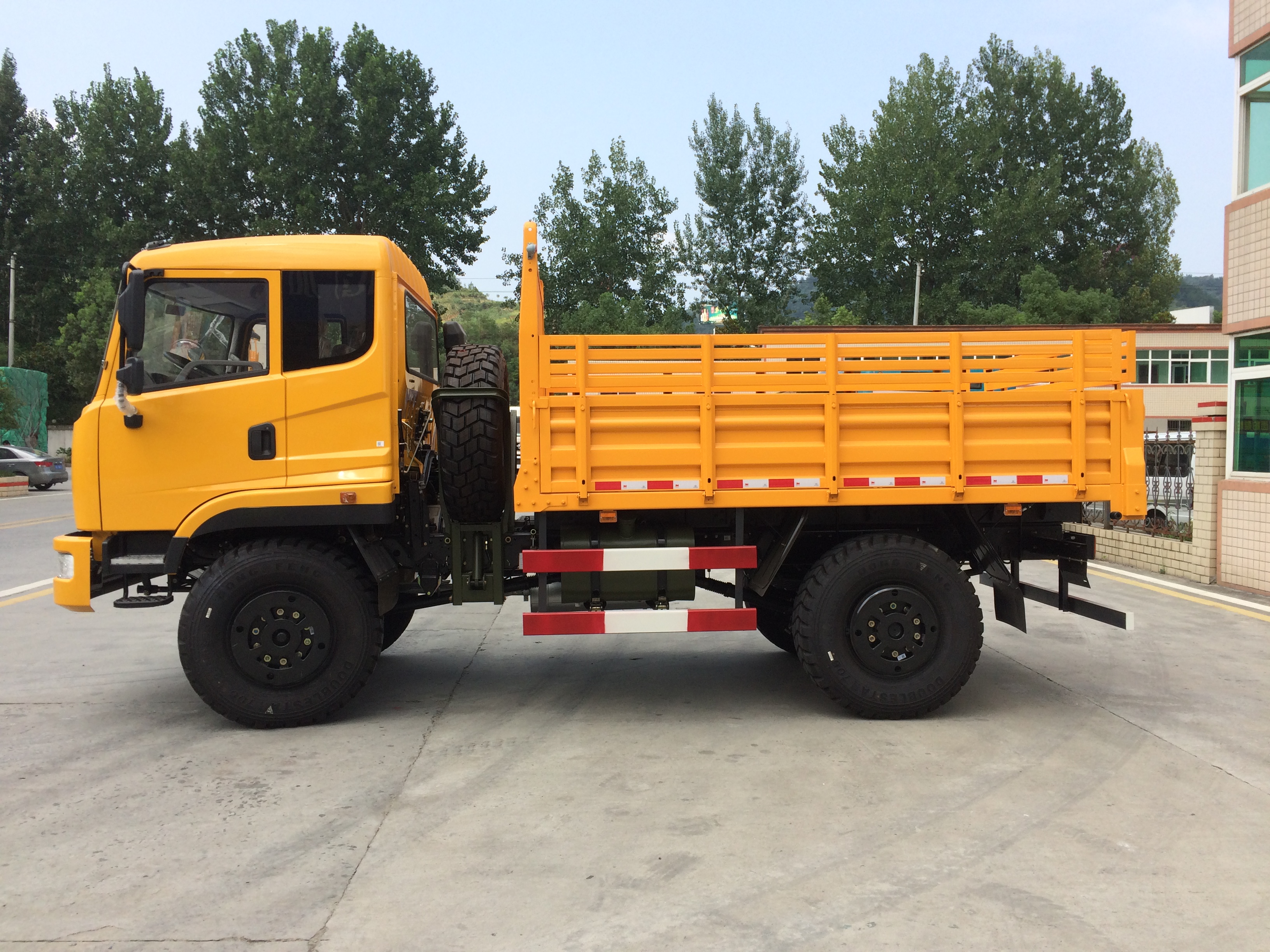 4x4 off-road truck - Image 2