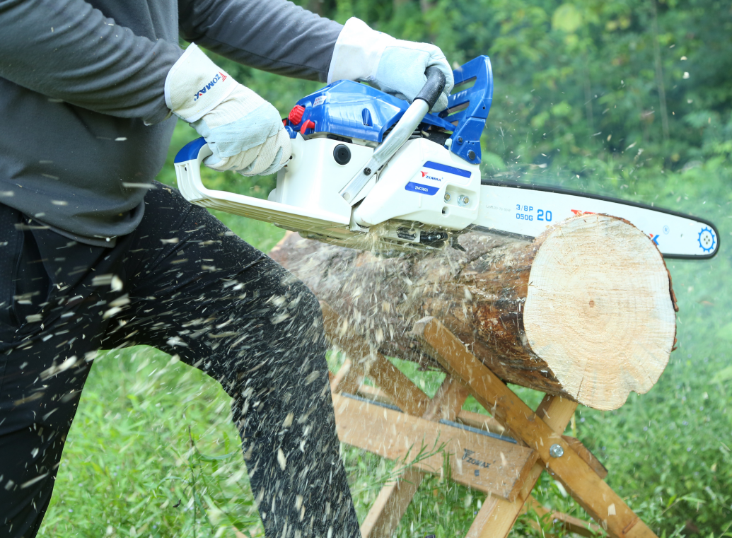 Side profile of the 50cc wood cutting machine