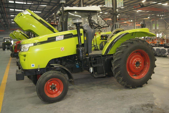 Agricultural Tractor with Shuttle Shift Transmission