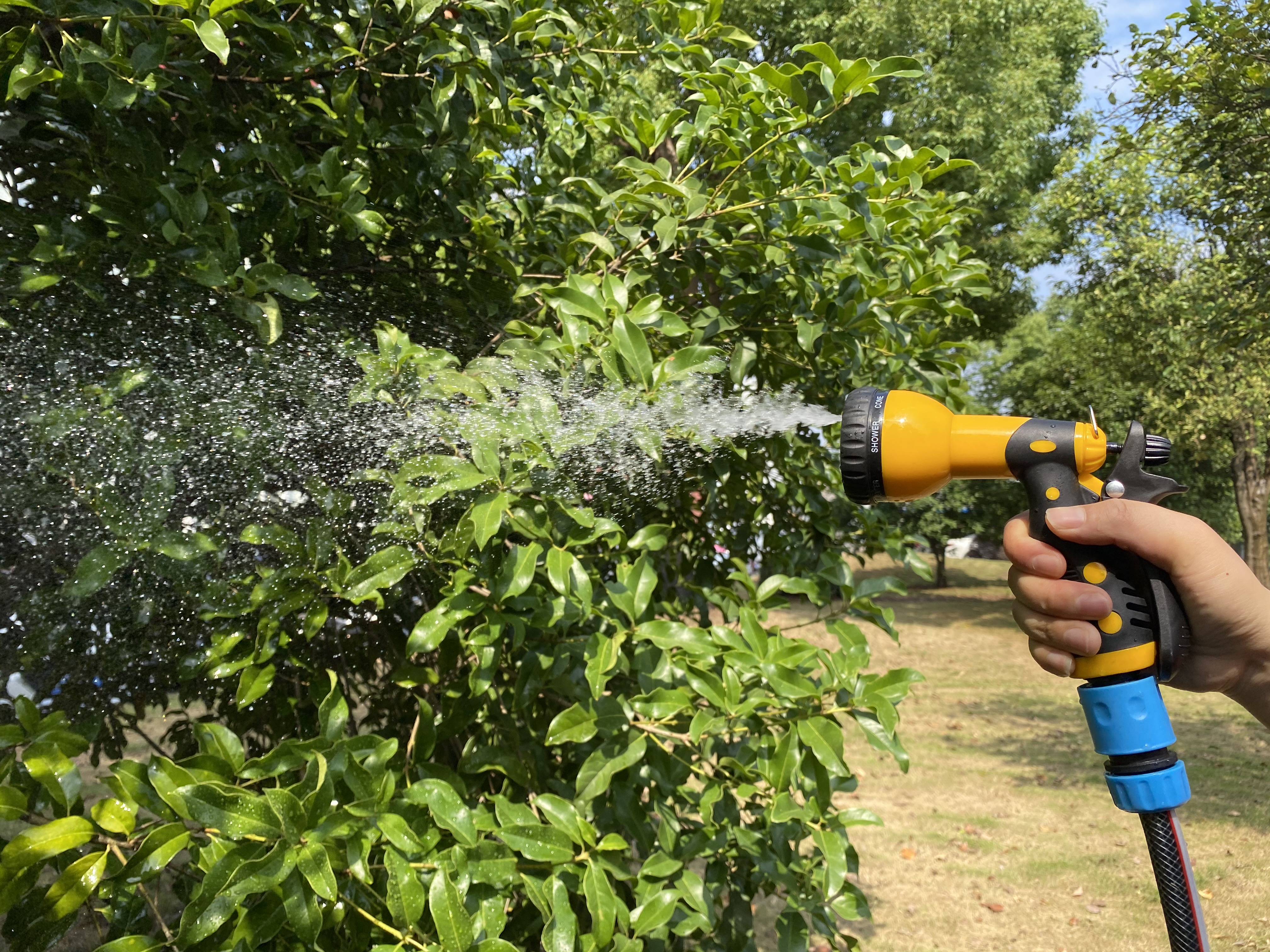 Adjustable 8-Pattern Garden Hose Nozzle