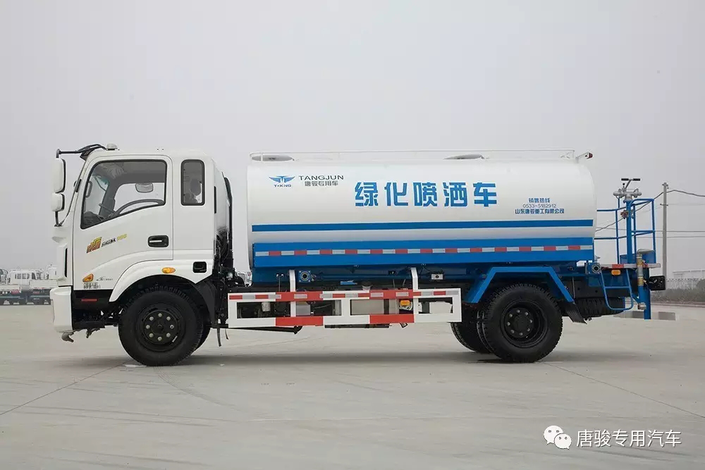 8m3sprinkler truck - Image 3