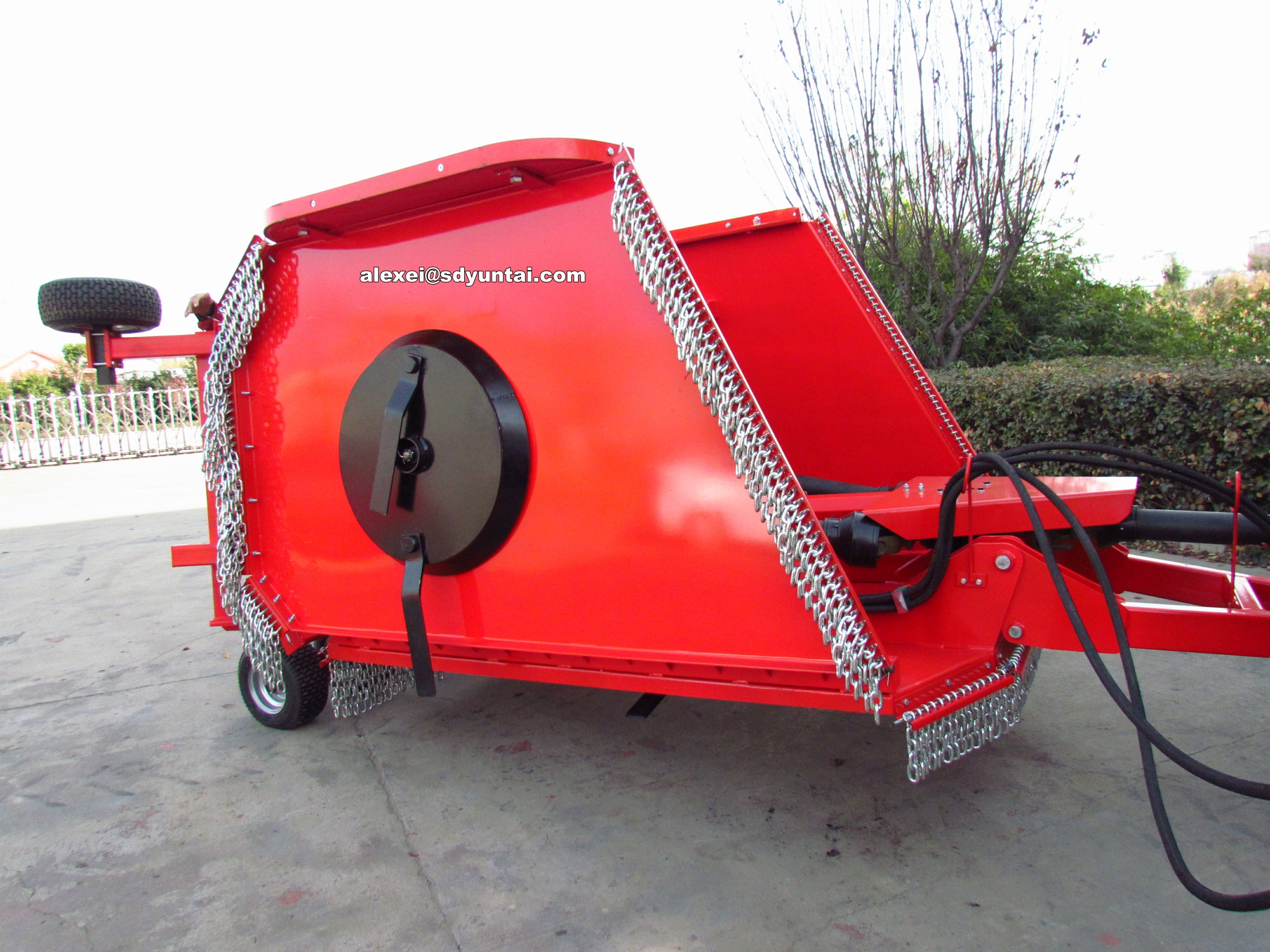 Rear view of the 9GY-4.5 mower highlighting the safety chain guard