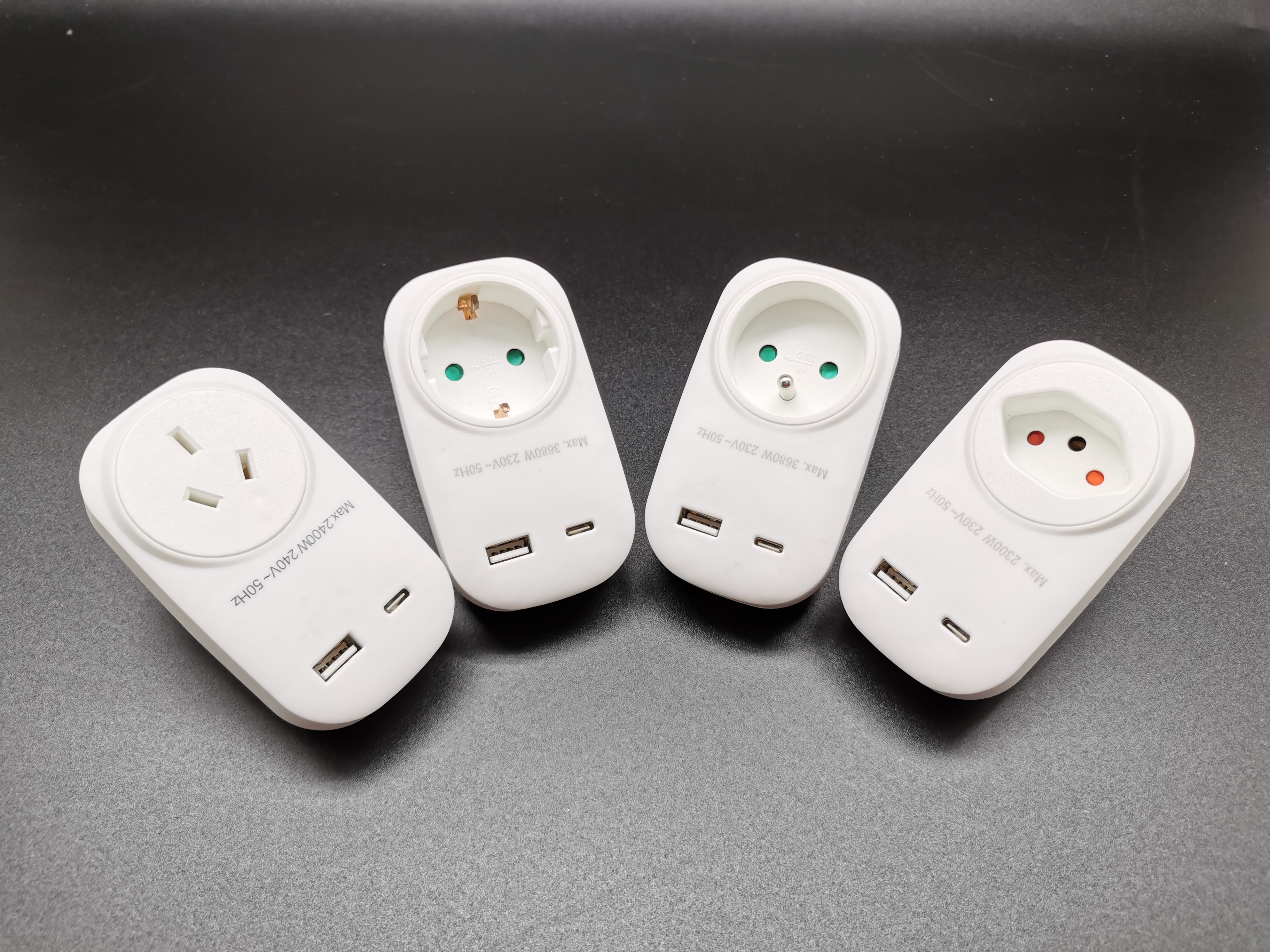 ADAPTOR WITH USB CHARGER - Image 3