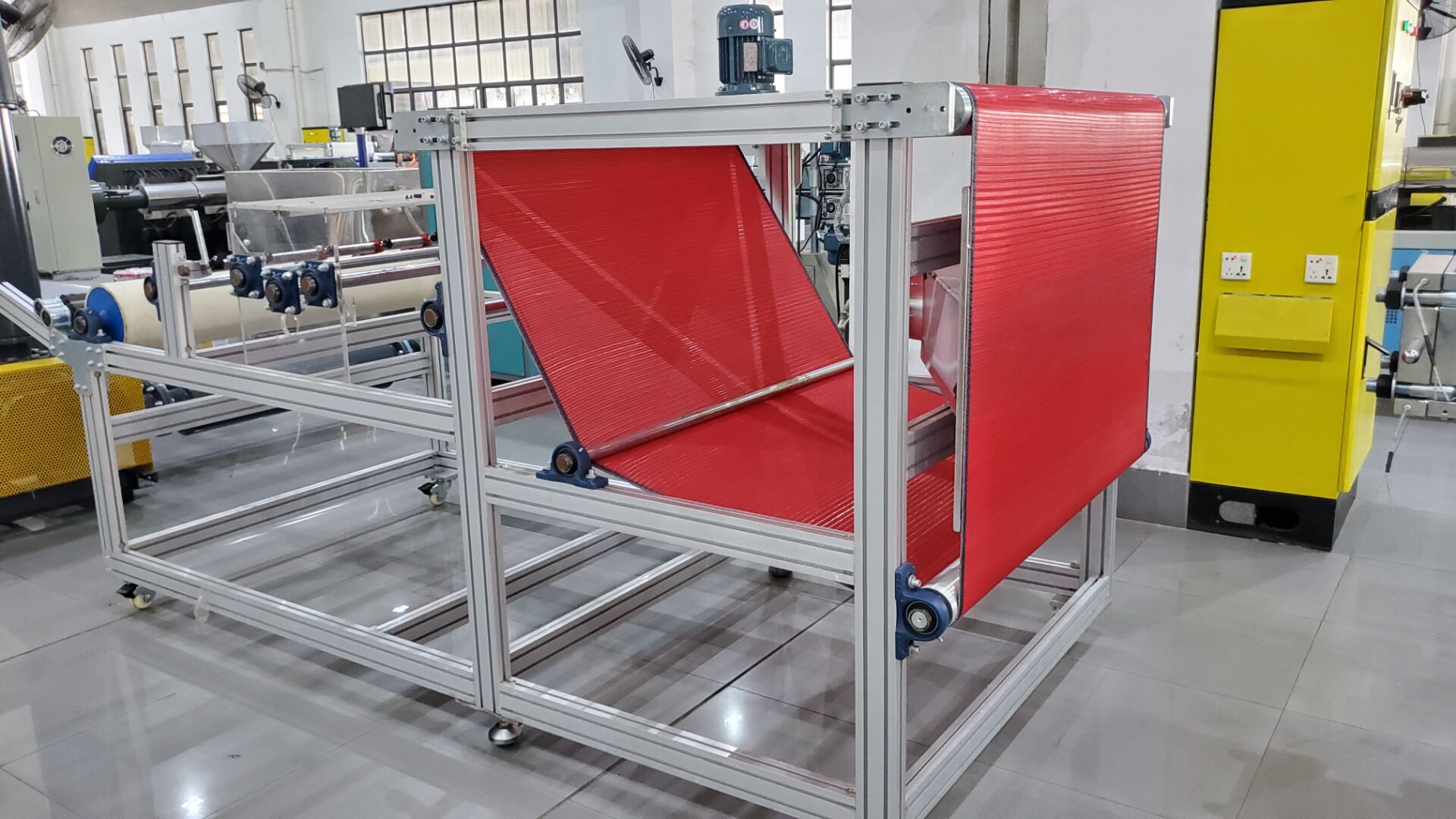 AF-600mm PP Melt Blown PP Non Woven Fabric Machine - Image 2