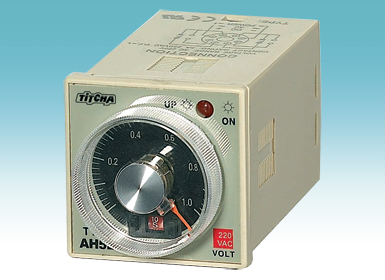 Analog Timer Relay with Adjustable Timing Range
