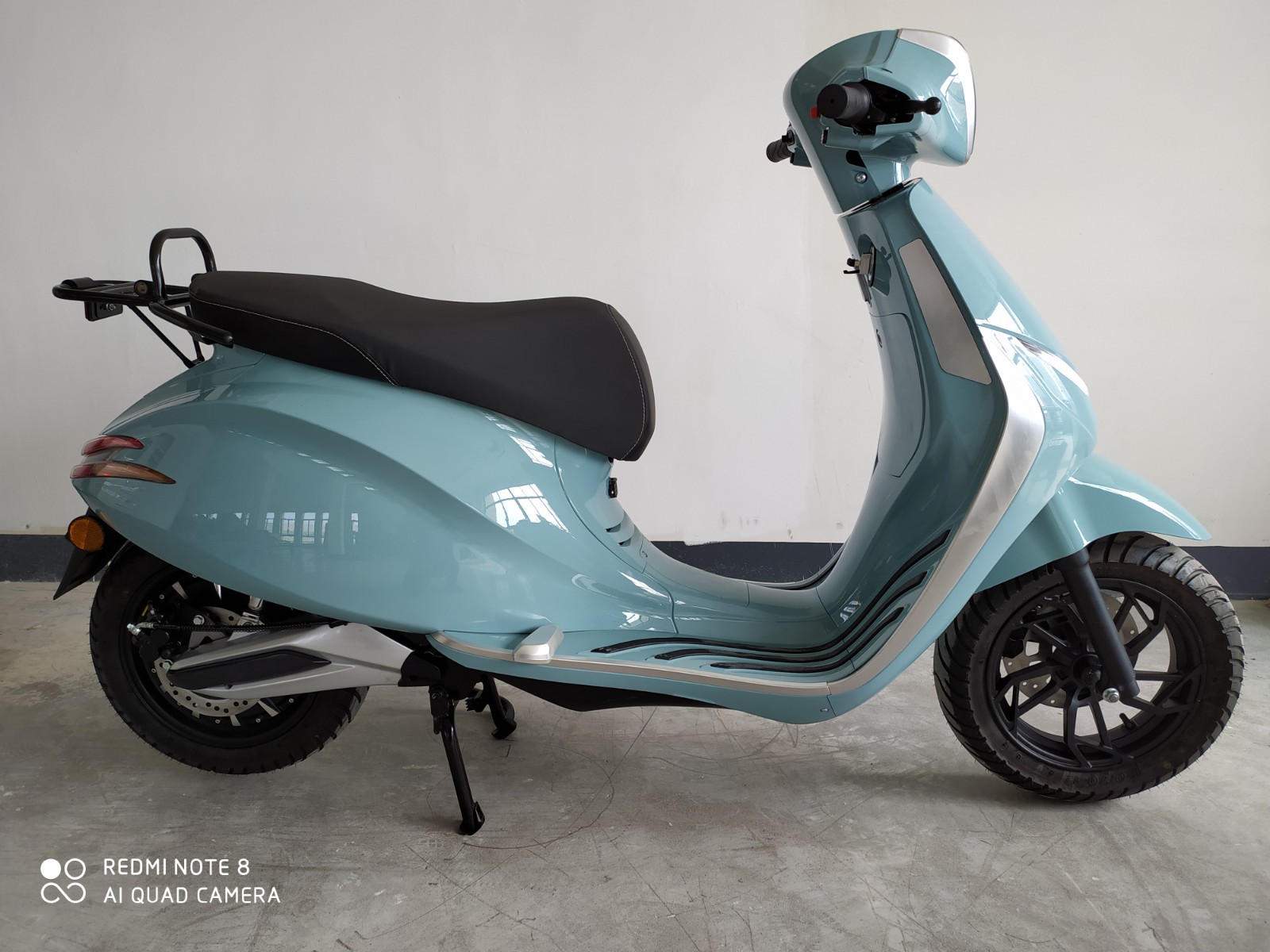 ALPHA——2000W Environment friendly Convenient Electric Motorcycle with Lithium Battery - Image 3