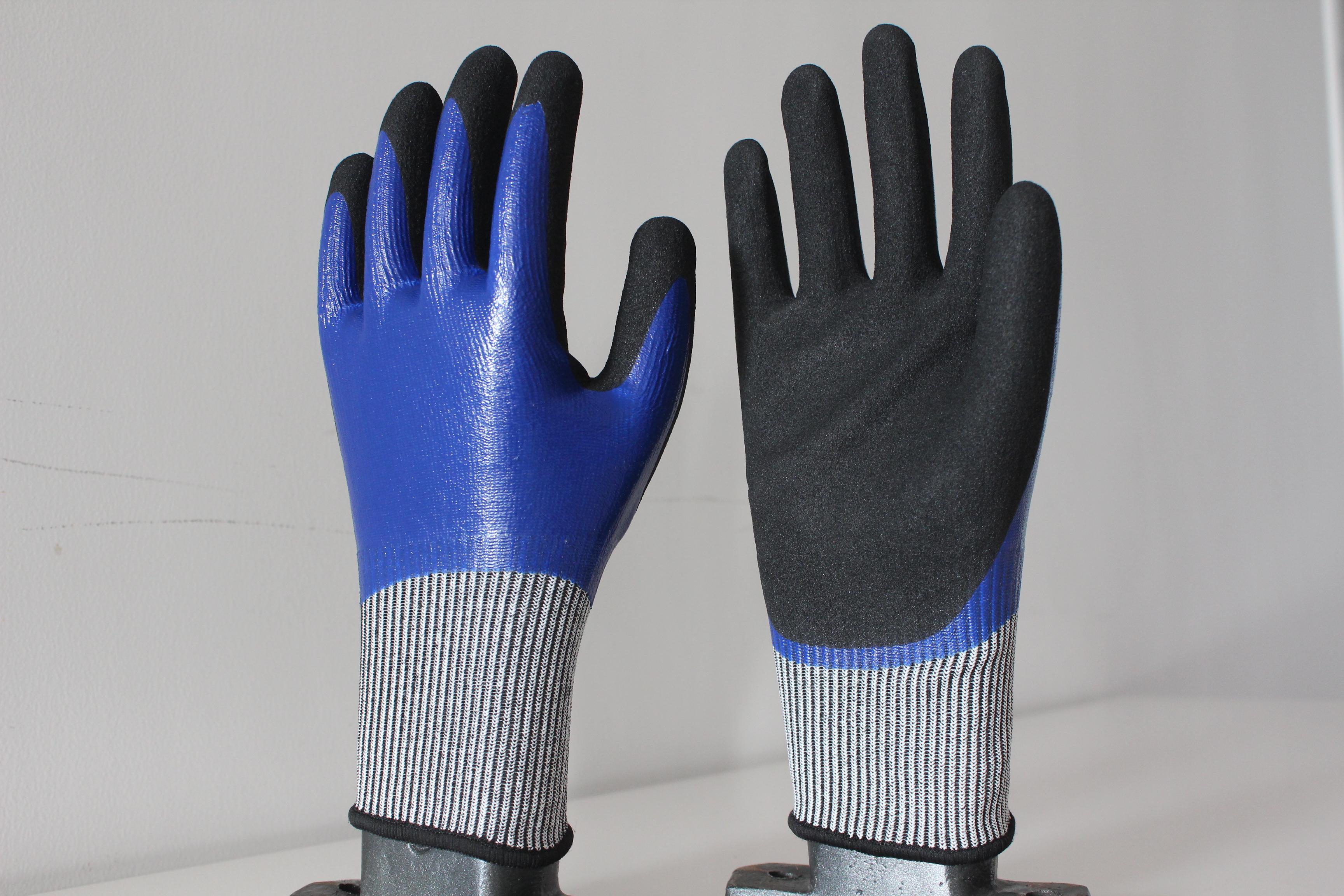 Anti cutting Smooth nitrile surface grinding Full immersion - Image 2
