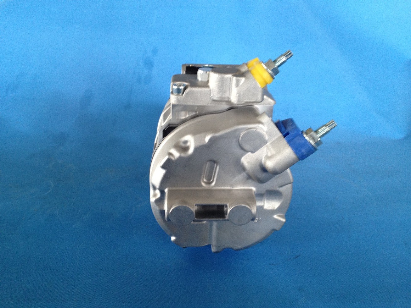 Automotive AC Compressor for BMW E38