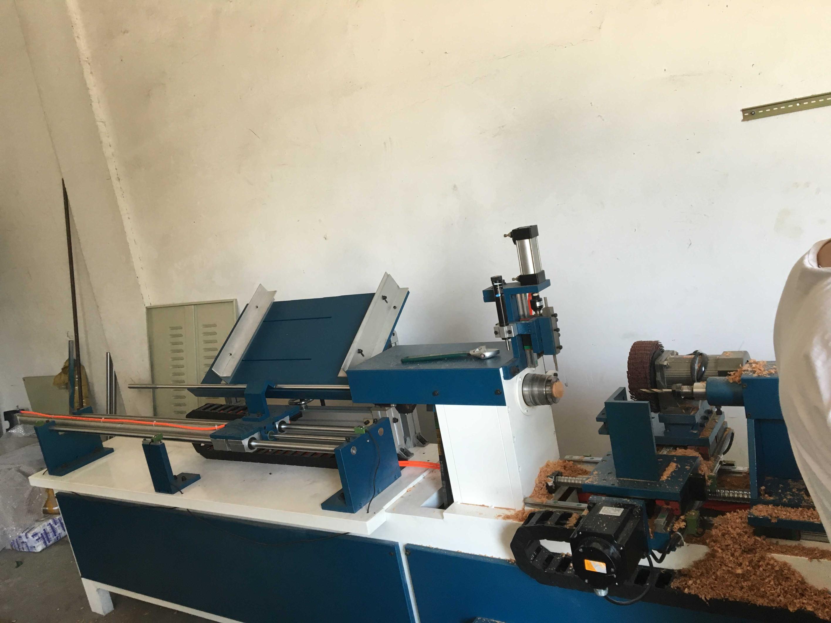 Auto feeding full automatic wooden handle making cnc lathe machine - Image 2