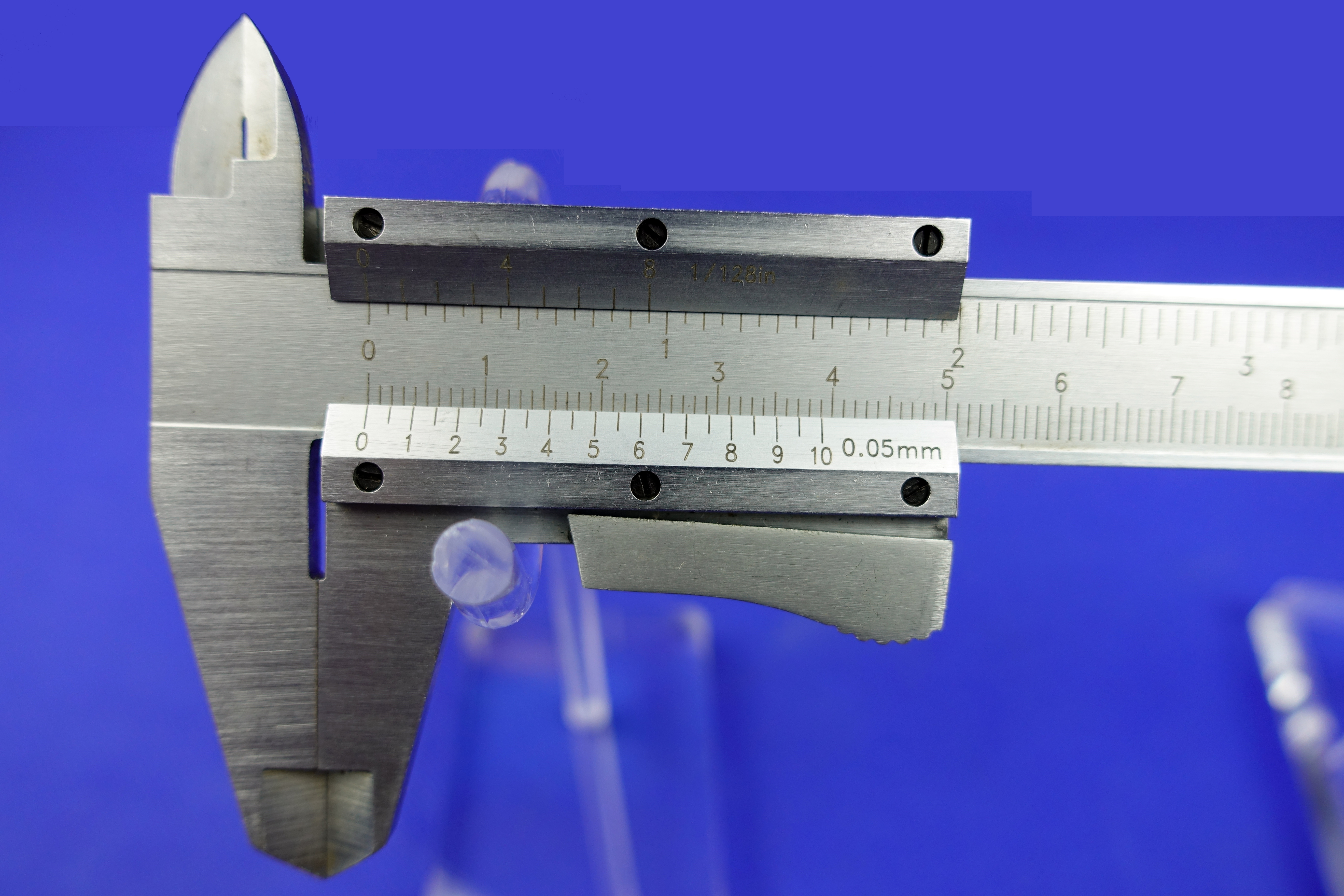 Auto-Locking Vernier Caliper