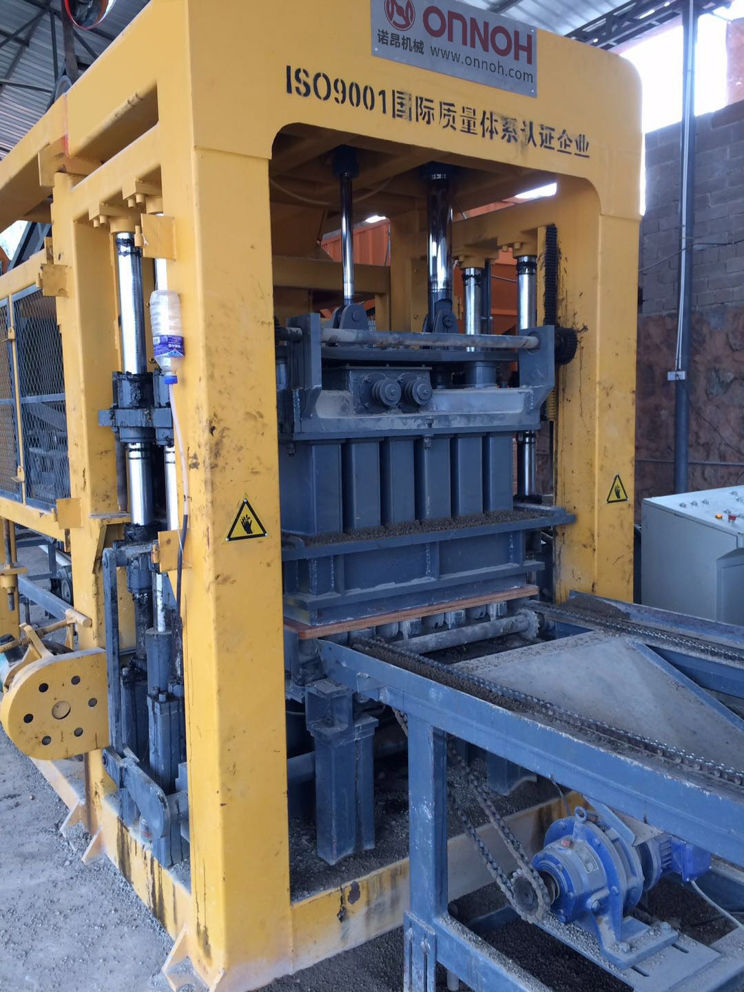 Automatic cement block forming machine paver interlock brick making machine QT10-15 china - Image 2