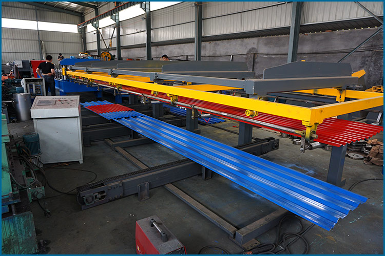 Stacker handling roofing sheet profiles