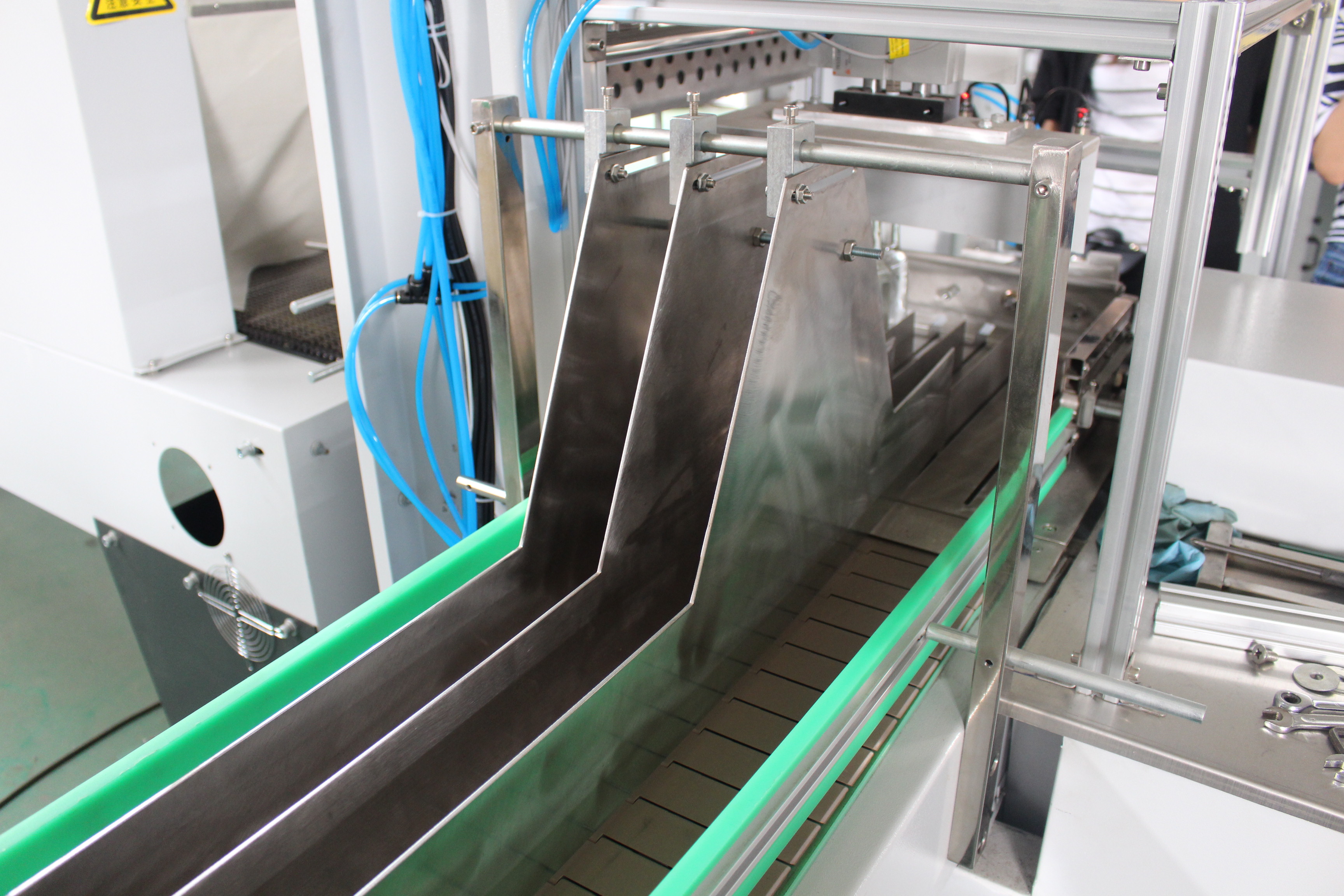 Automatic Shrink Film Wrapping Machine