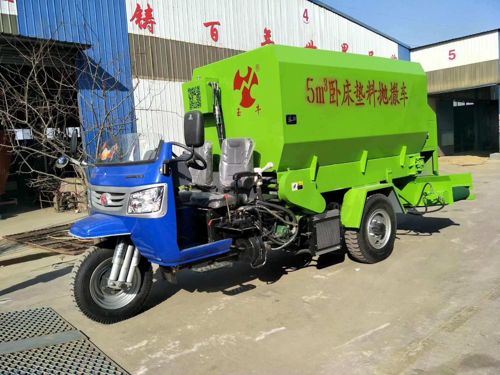 5m³ diesel-powered bedding spreader