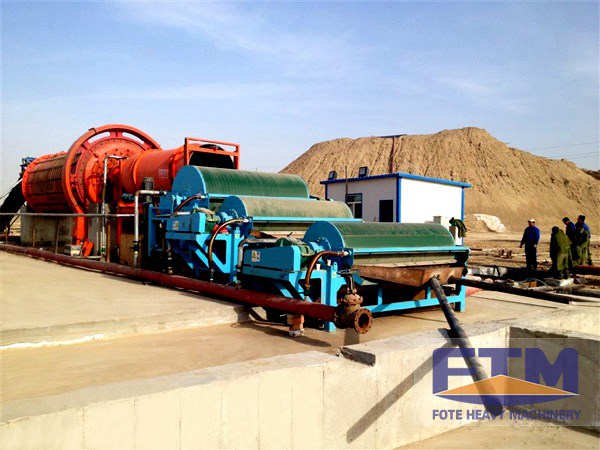 Industrial magnetic drum separator for wet material processing