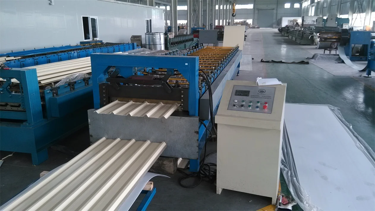 Finished corrugated sheets at the machine output